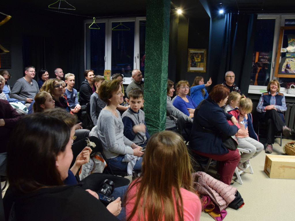 Inspirujące warsztaty z nasłuchiwania sów w kartuskim lesie