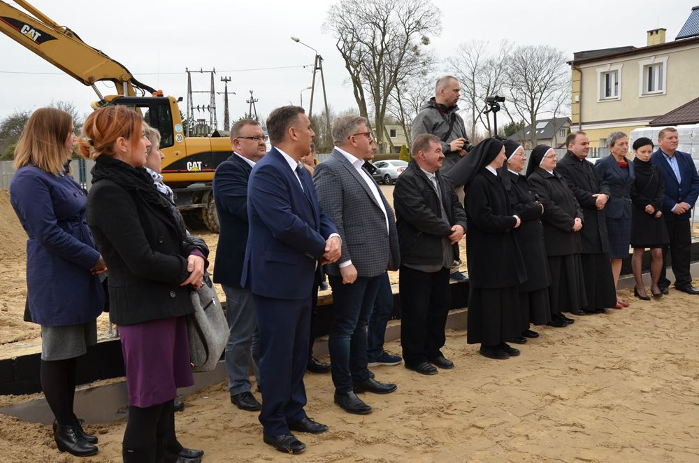 Warzenko. Wmurowano kamień węgielny pod nowy obiekt ośrodka Caritas