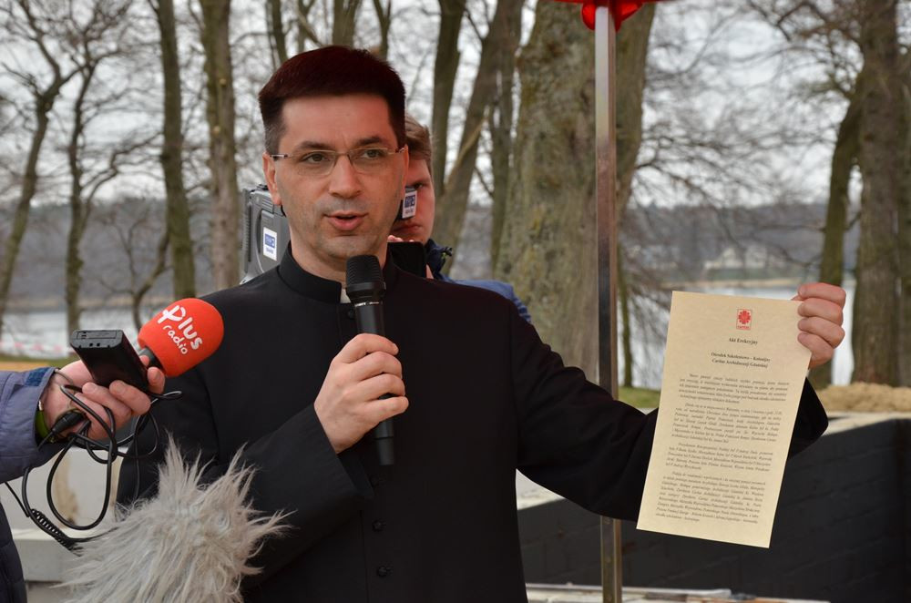 Warzenko. Wmurowano kamień węgielny pod nowy obiekt ośrodka Caritas