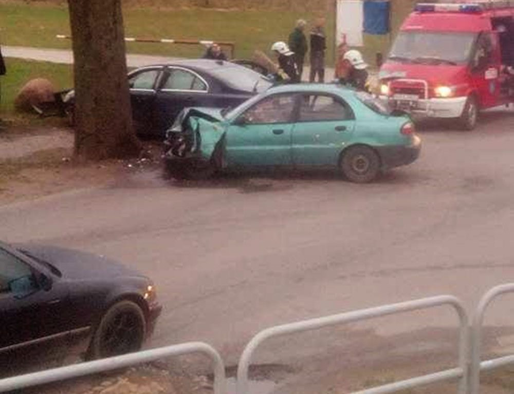 Somonino. Zderzenie dwóch aut. Trzy osoby ranne