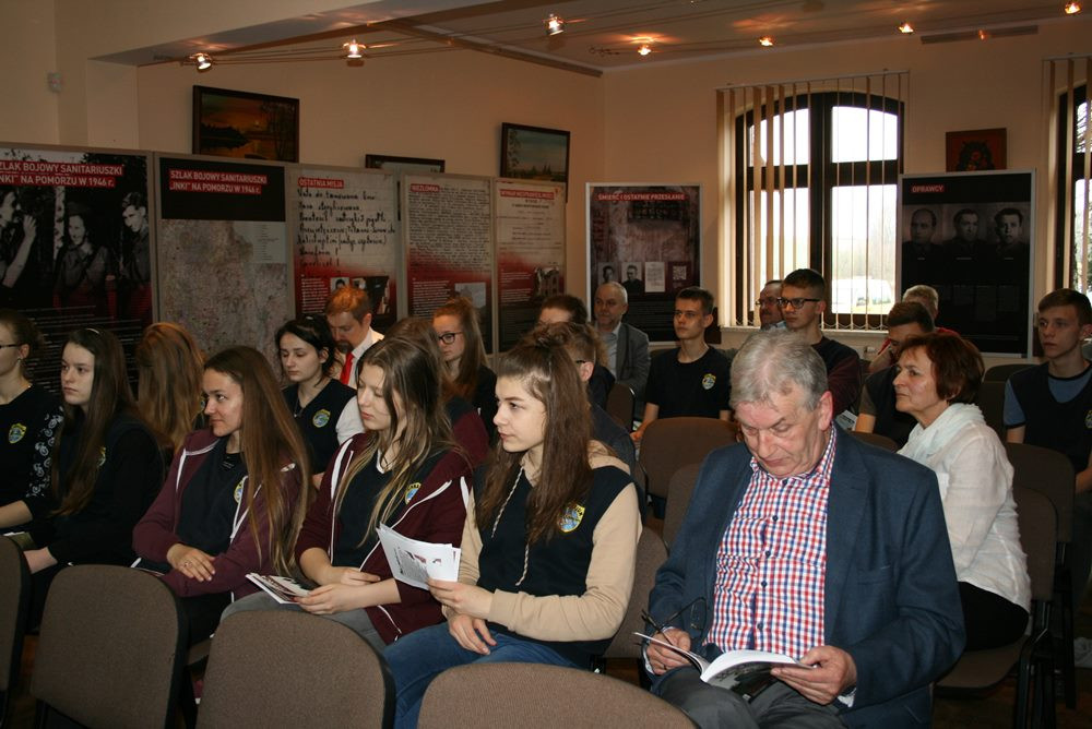 Sierakowice. Wystawa ku pamięci Danuty Siedzikówny 