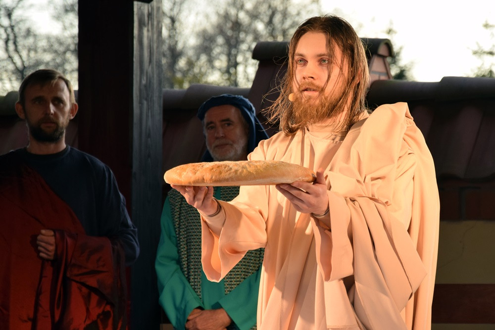 Żukowo. Misterium Męki Pańskiej. Inscenizację obejrzało kilkuset wiernych