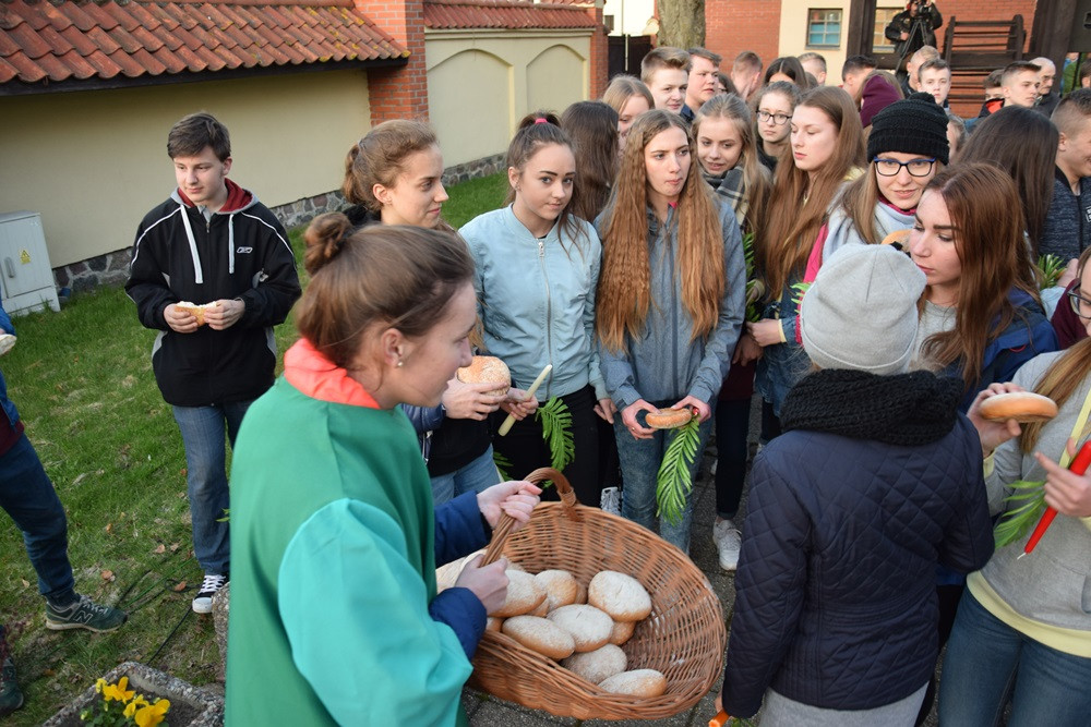 Żukowo. Misterium Męki Pańskiej. Inscenizację obejrzało kilkuset wiernych