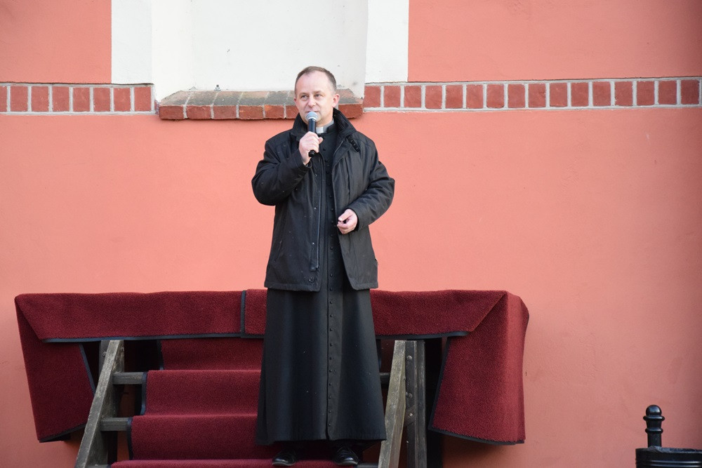 Żukowo. Misterium Męki Pańskiej. Inscenizację obejrzało kilkuset wiernych