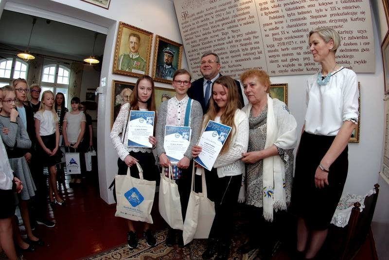 Kartuzy. Uczniowie z Brodnicy Górnej najwięcej wiedzą o Franciszku Trederze