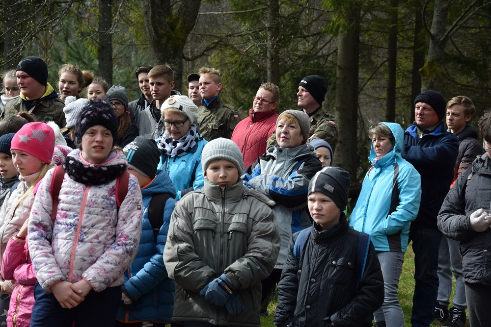 Akcja sadzenia drzew w mirachowskich lasach. Odtworzą drzewostan zniszczony przez kornika