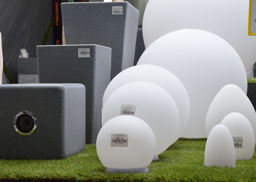 Meble ogrodowe, ozdoby, deski tarasowe. Market Premium z nowym asortymentem