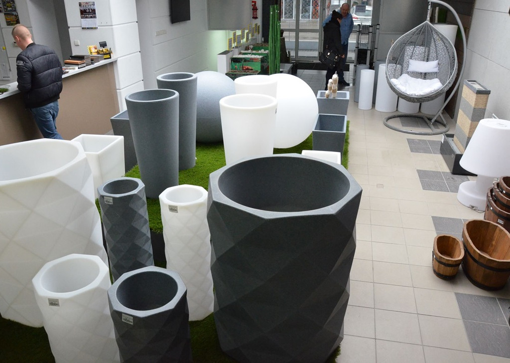 Meble ogrodowe, ozdoby, deski tarasowe. Market Premium z nowym asortymentem