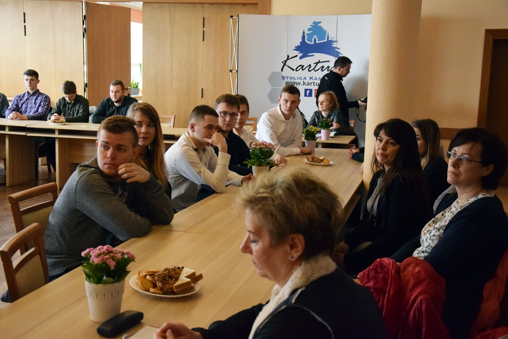 Uczniowie ze szkół powiatu przez pół roku oddali prawie 200 litrów krwi. 