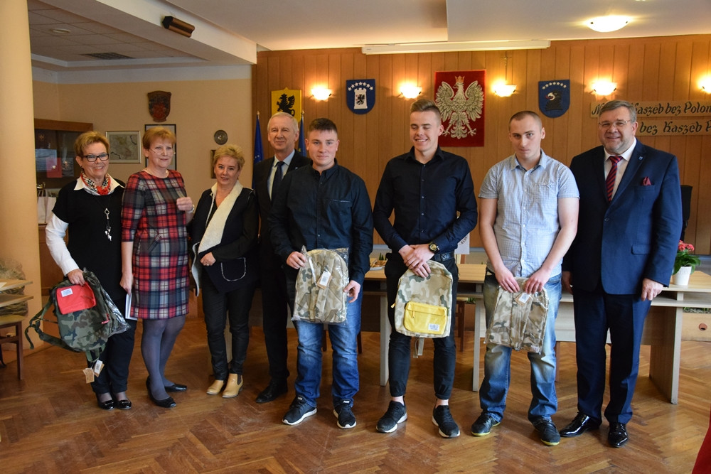 Uczniowie ze szkół powiatu przez pół roku oddali prawie 200 litrów krwi. 