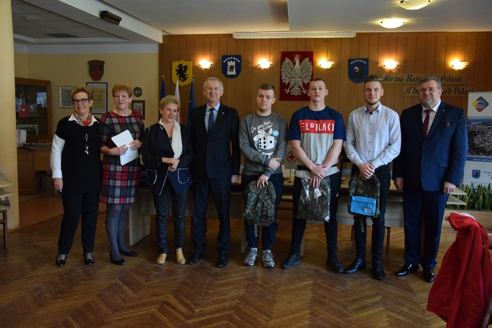 Uczniowie ze szkół powiatu przez pół roku oddali prawie 200 litrów krwi. 