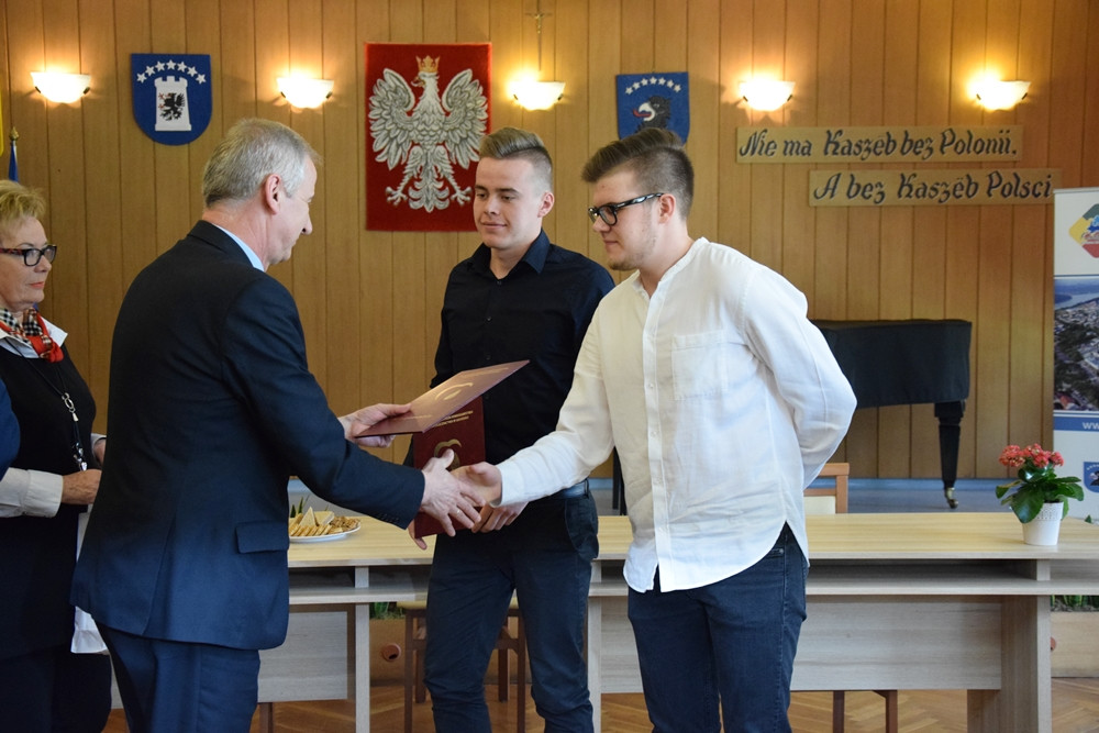 Uczniowie ze szkół powiatu przez pół roku oddali prawie 200 litrów krwi. 