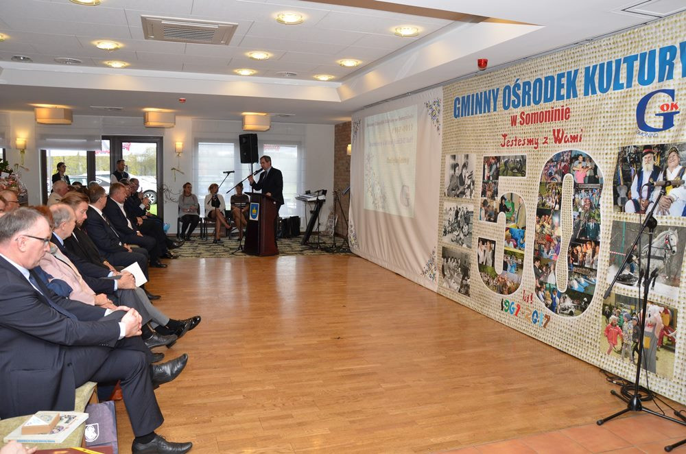 Wielu gości i mnóstwo życzeń na 50-lecie GOK w Somoninie