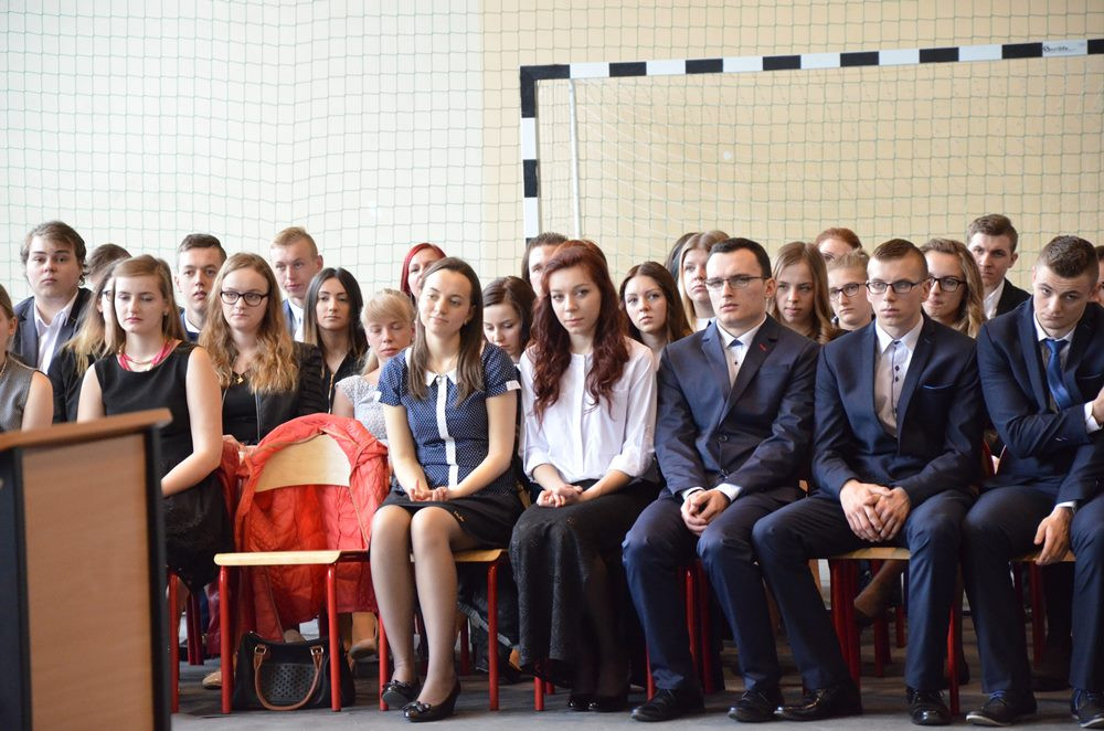 Sierakowice. Absolwenci ZSP odebrali świadectwa, przed nimi matura