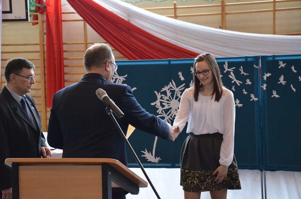 Sierakowice. Absolwenci ZSP odebrali świadectwa, przed nimi matura