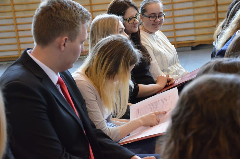 Sierakowice. Absolwenci ZSP odebrali świadectwa, przed nimi matura
