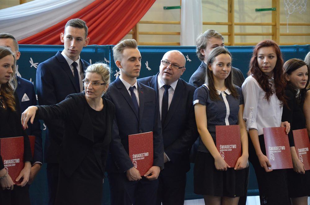 Sierakowice. Absolwenci ZSP odebrali świadectwa, przed nimi matura