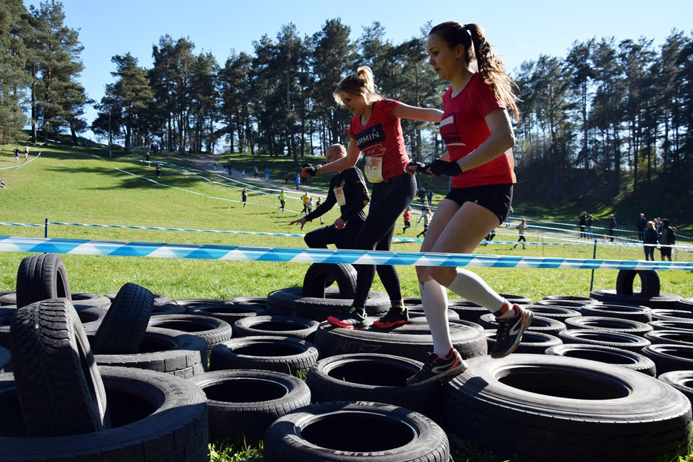 Dźwigali opony, biegali przez płotki i muldy - pierwszy Hardcore Run w Żukowie