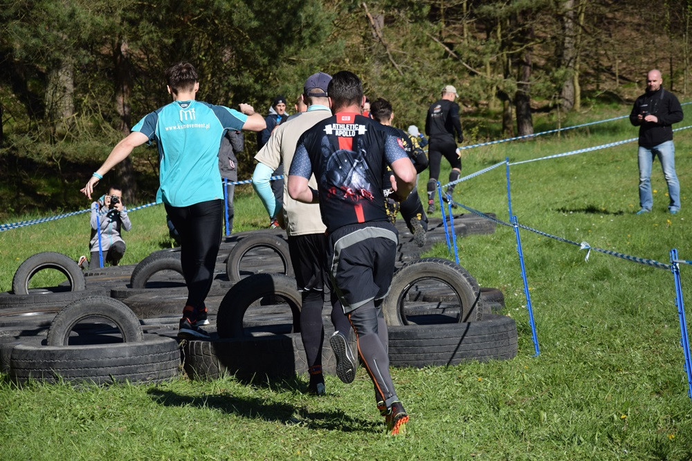 Dźwigali opony, biegali przez płotki i muldy - pierwszy Hardcore Run w Żukowie