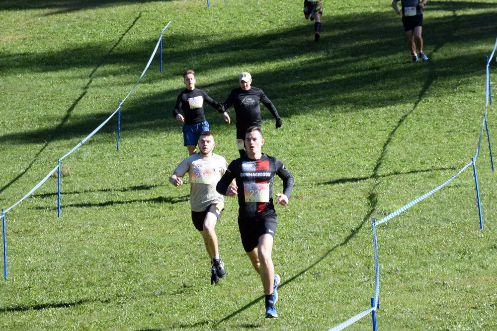 Dźwigali opony, biegali przez płotki i muldy - pierwszy Hardcore Run w Żukowie