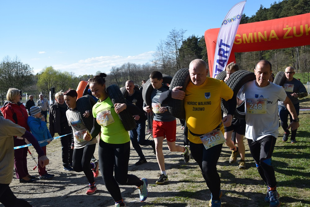 Dźwigali opony, biegali przez płotki i muldy - pierwszy Hardcore Run w Żukowie