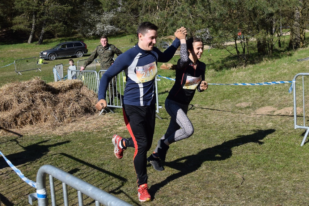 Dźwigali opony, biegali przez płotki i muldy - pierwszy Hardcore Run w Żukowie