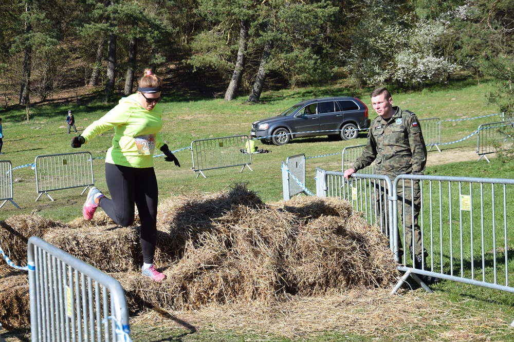 Dźwigali opony, biegali przez płotki i muldy - pierwszy Hardcore Run w Żukowie