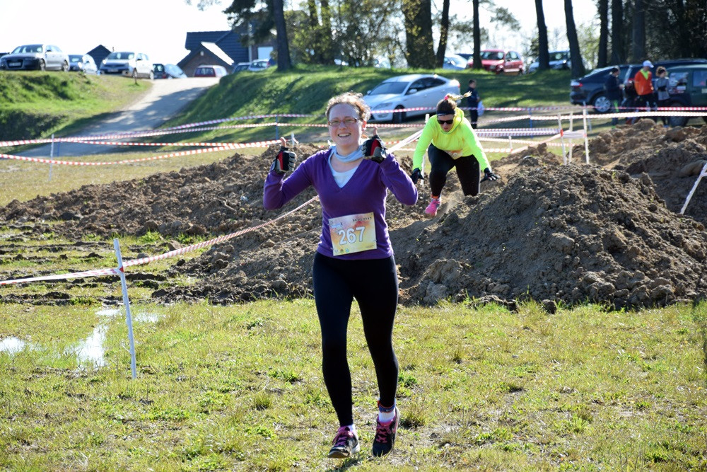 Dźwigali opony, biegali przez płotki i muldy - pierwszy Hardcore Run w Żukowie