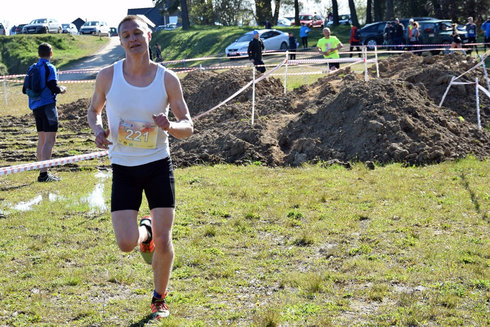 Dźwigali opony, biegali przez płotki i muldy - pierwszy Hardcore Run w Żukowie