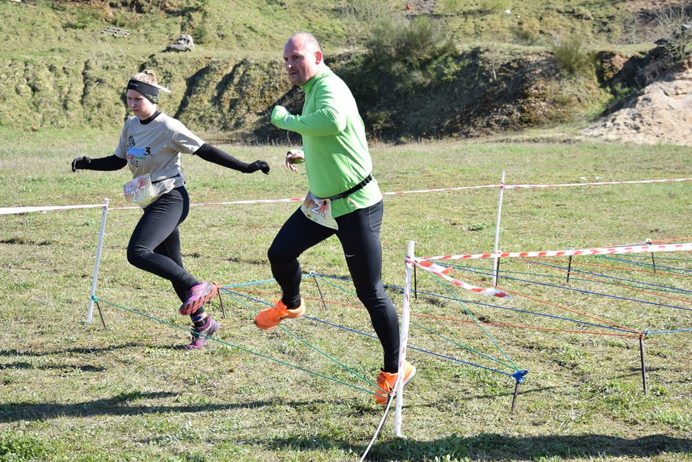 Dźwigali opony, biegali przez płotki i muldy - pierwszy Hardcore Run w Żukowie