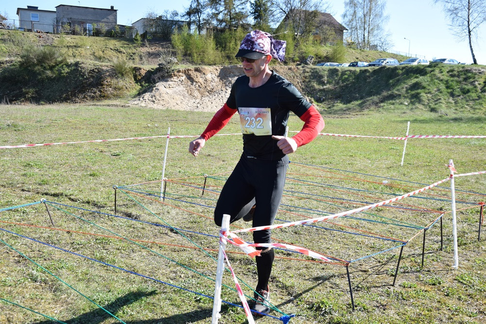 Dźwigali opony, biegali przez płotki i muldy - pierwszy Hardcore Run w Żukowie