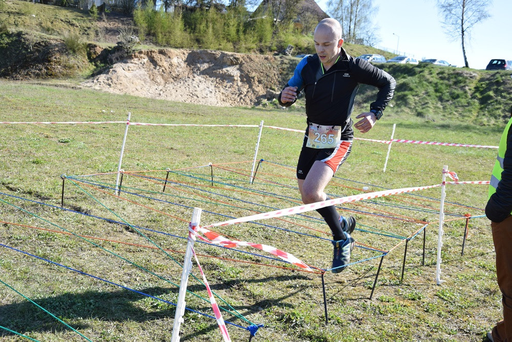 Dźwigali opony, biegali przez płotki i muldy - pierwszy Hardcore Run w Żukowie