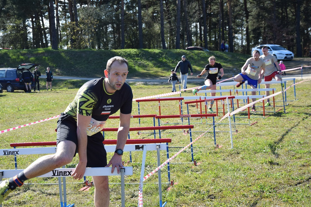 Dźwigali opony, biegali przez płotki i muldy - pierwszy Hardcore Run w Żukowie