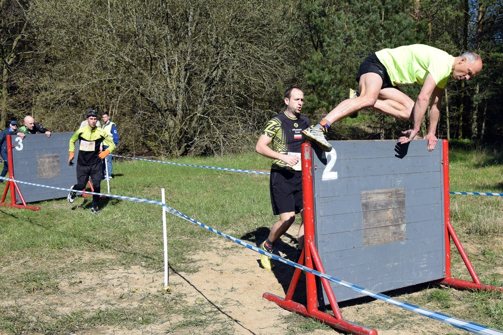 Dźwigali opony, biegali przez płotki i muldy - pierwszy Hardcore Run w Żukowie