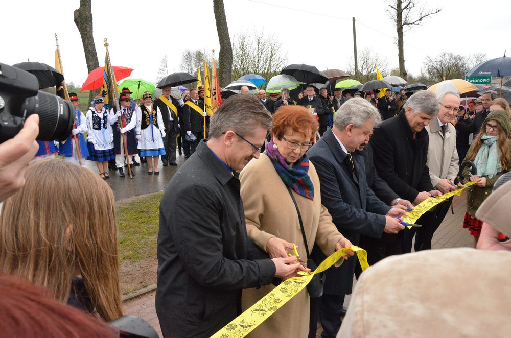 W Sianowie stanął obelisk na pamiątkę 200. rocznicy urodzin Floriana Ceynowy