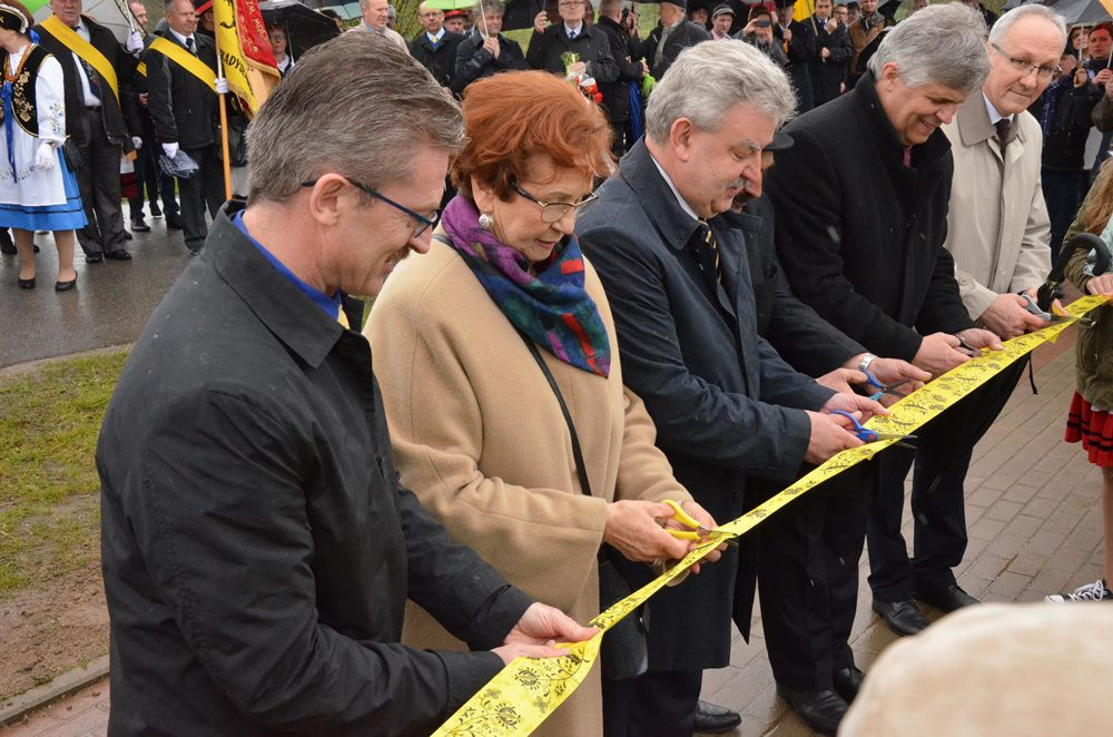 W Sianowie stanął obelisk na pamiątkę 200. rocznicy urodzin Floriana Ceynowy