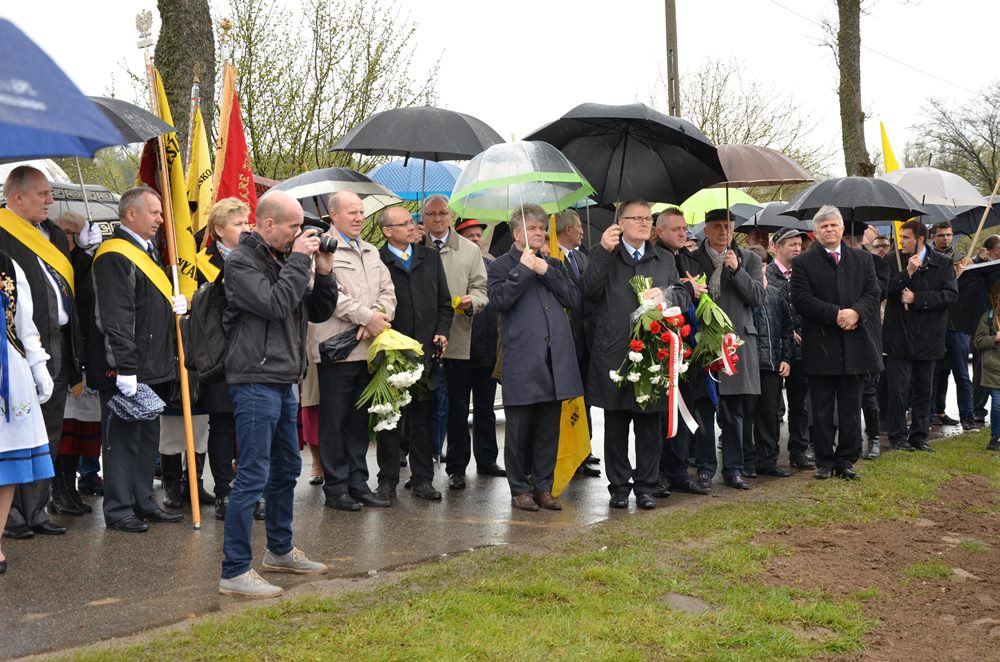 W Sianowie stanął obelisk na pamiątkę 200. rocznicy urodzin Floriana Ceynowy