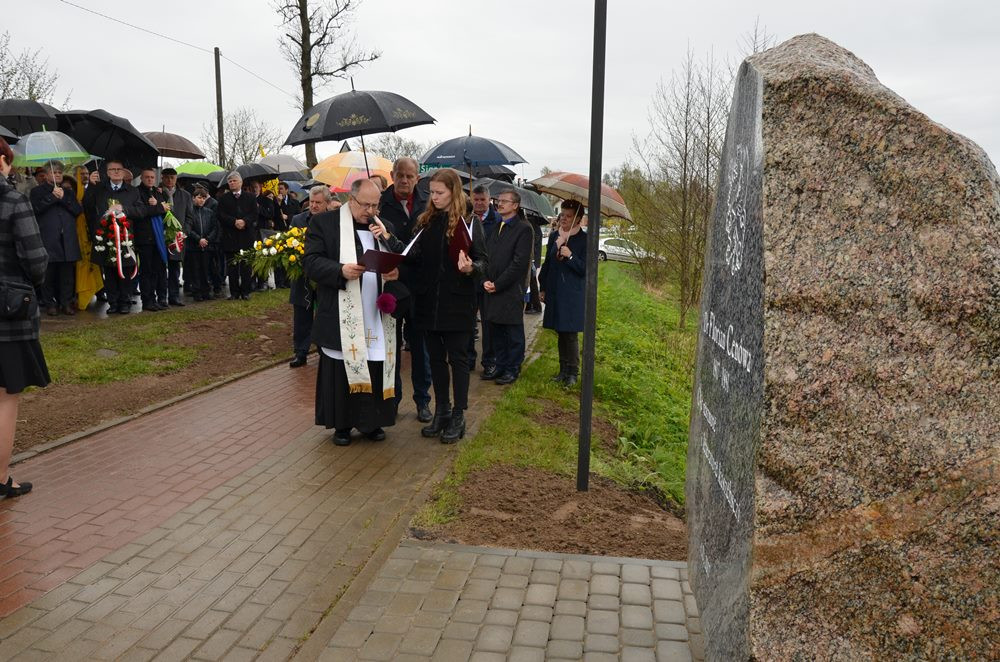 W Sianowie stanął obelisk na pamiątkę 200. rocznicy urodzin Floriana Ceynowy