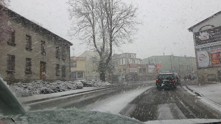 Na Kaszubach biało. Bardzo trudne warunki na drogach