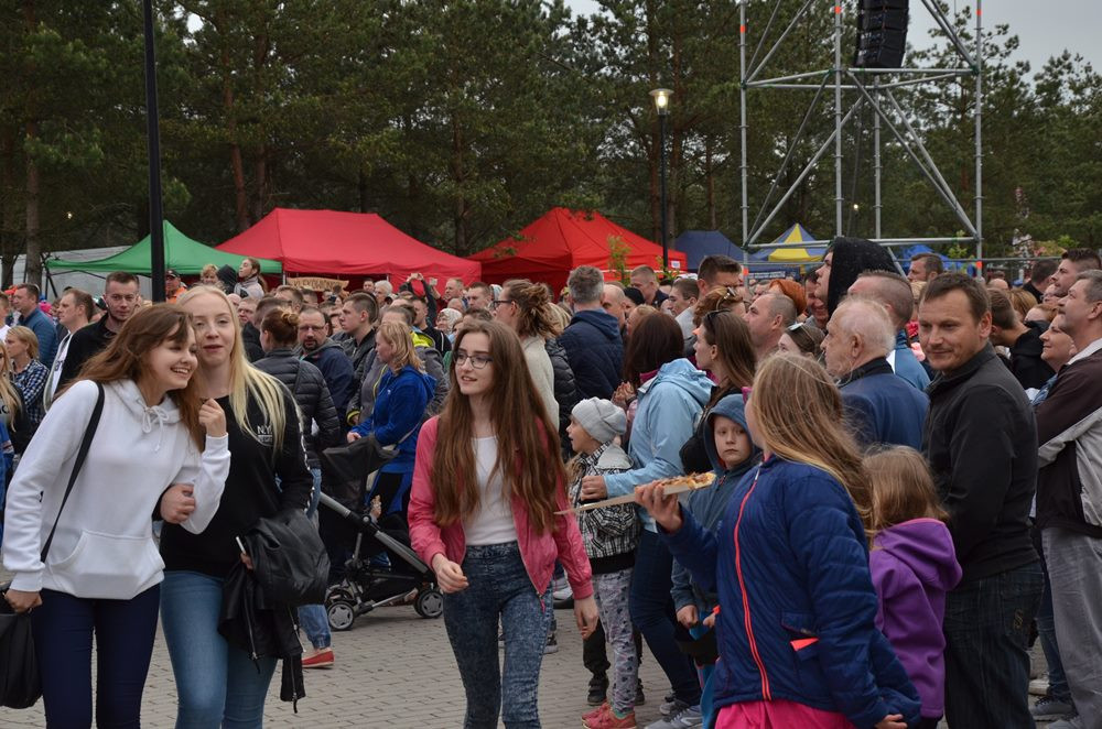Przebojowa Majówka w Stężycy. Wielka scena i rzesze fanów disco polo