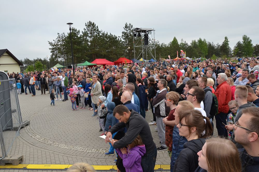 Przebojowa Majówka w Stężycy. Wielka scena i rzesze fanów disco polo