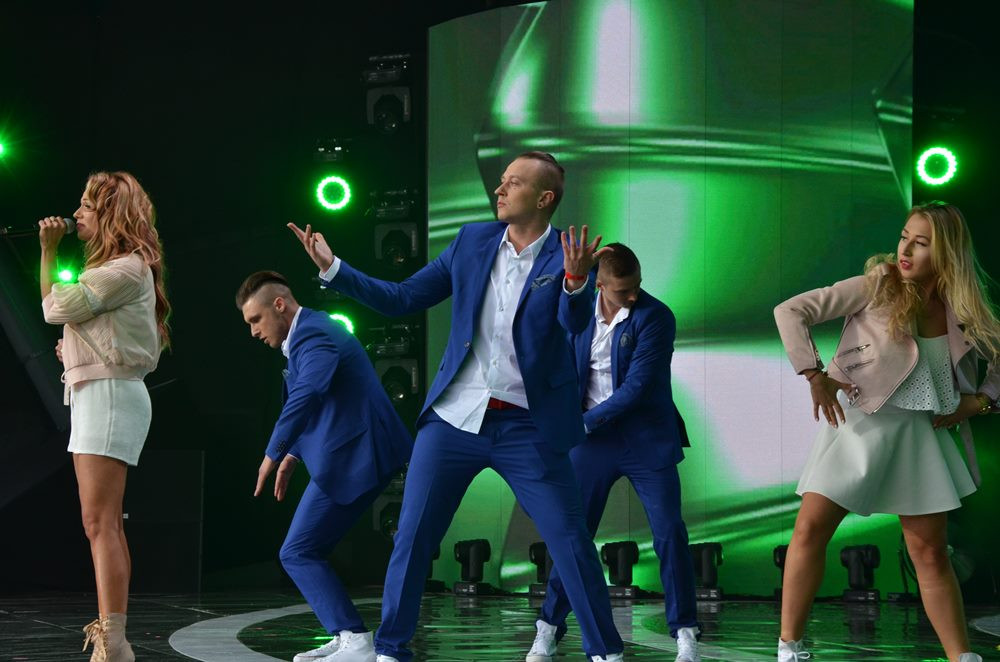 Przebojowa Majówka w Stężycy. Wielka scena i rzesze fanów disco polo