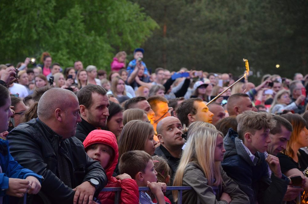 Przebojowa Majówka w Stężycy. Wielka scena i rzesze fanów disco polo