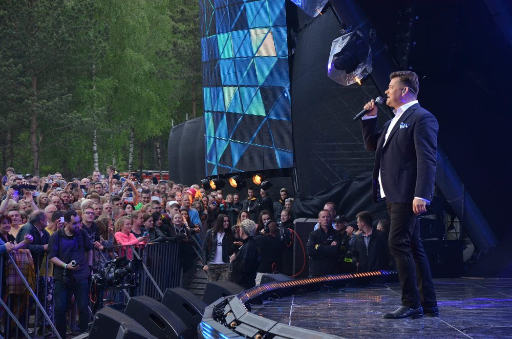 Przebojowa Majówka w Stężycy. Wielka scena i rzesze fanów disco polo