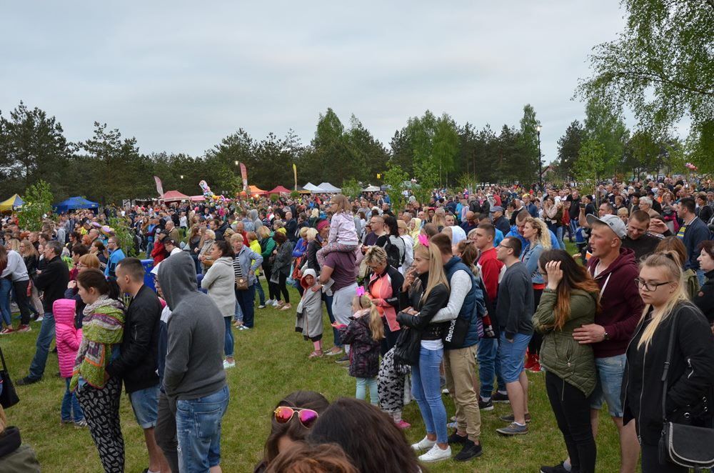 Przebojowa Majówka w Stężycy. Wielka scena i rzesze fanów disco polo