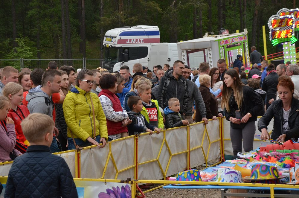Przebojowa Majówka w Stężycy. Wielka scena i rzesze fanów disco polo