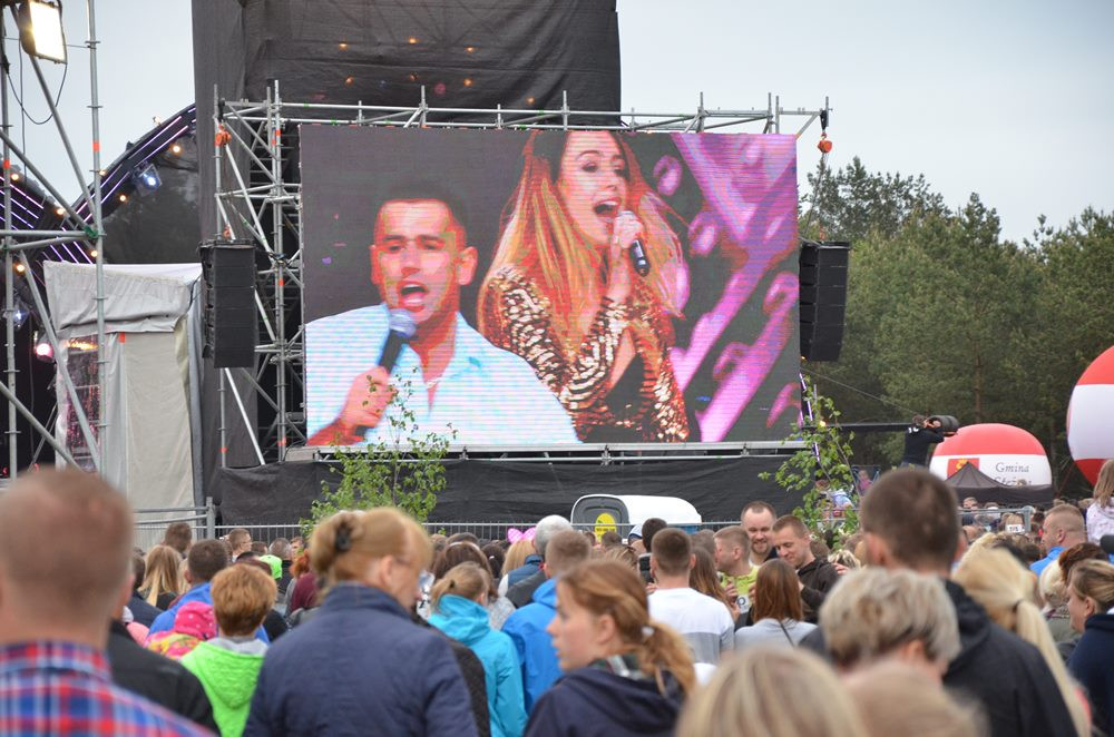 Przebojowa Majówka w Stężycy. Wielka scena i rzesze fanów disco polo