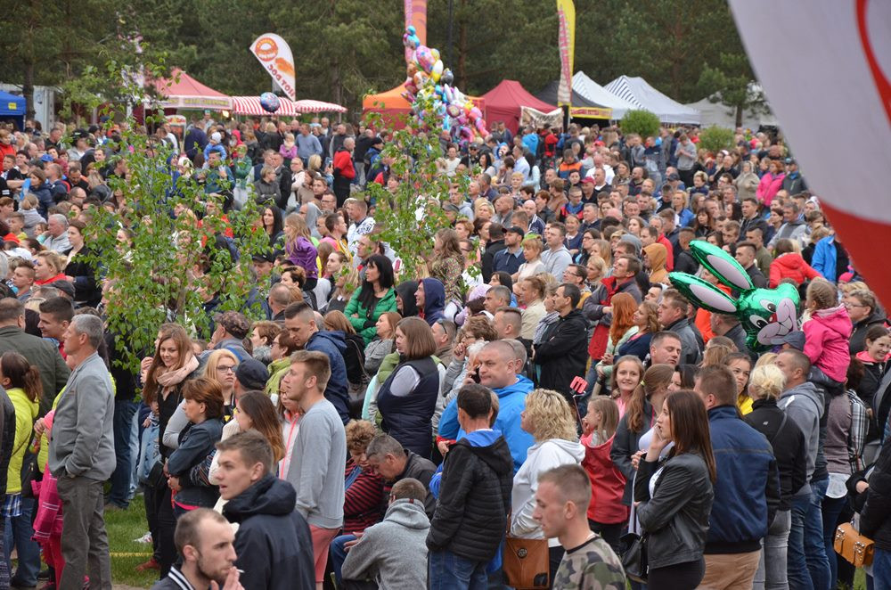 Przebojowa Majówka w Stężycy. Wielka scena i rzesze fanów disco polo