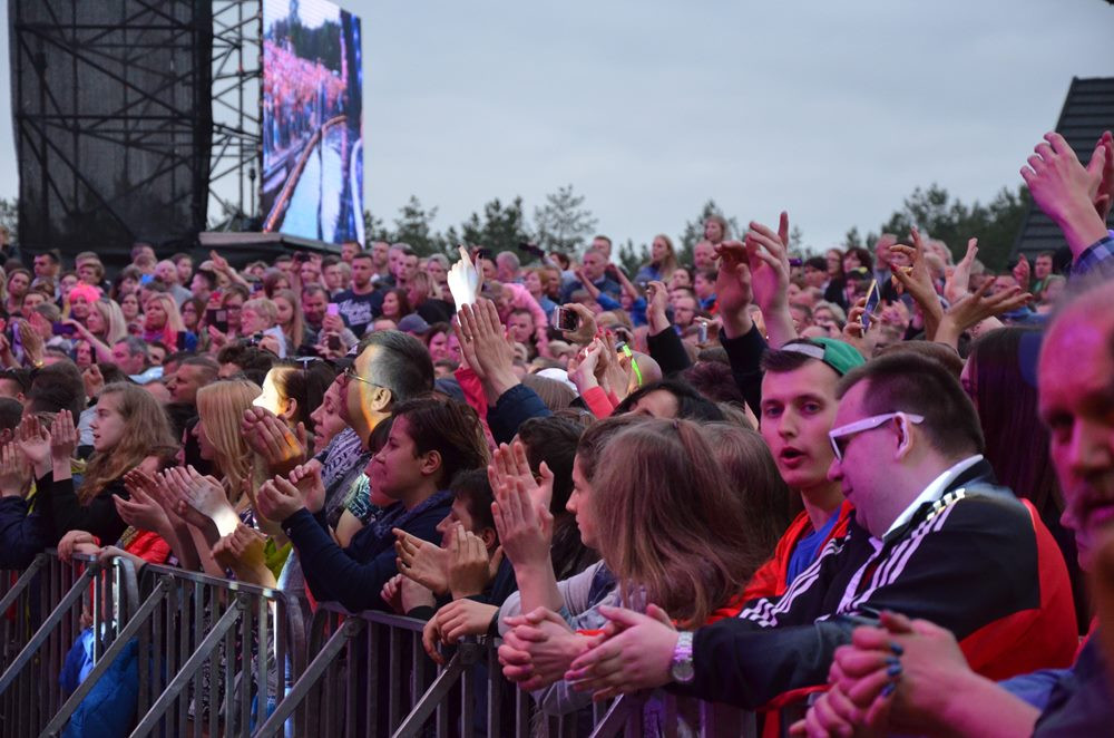 Przebojowa Majówka w Stężycy. Wielka scena i rzesze fanów disco polo