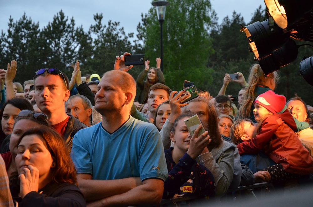 Przebojowa Majówka w Stężycy. Wielka scena i rzesze fanów disco polo